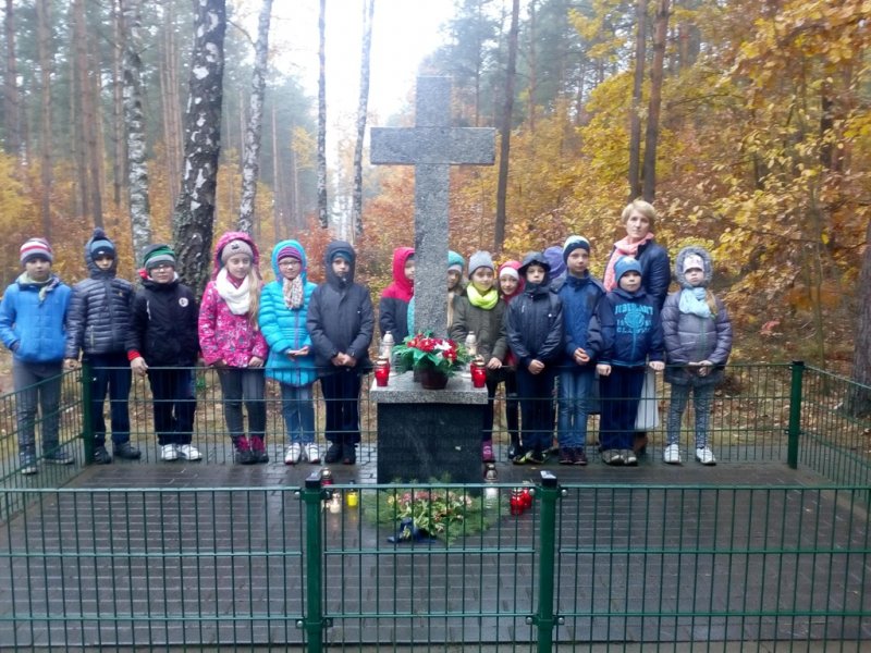 Wyjazd do miejsca pamięci w Kacprówku